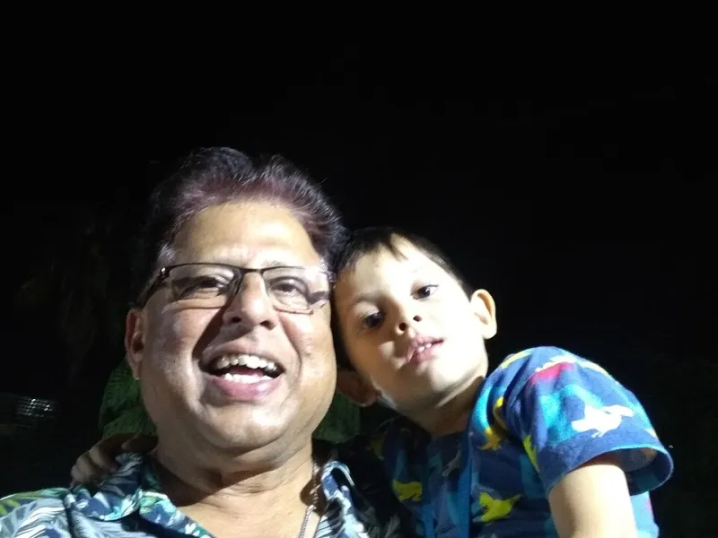 Dos mandos, dos generaciones: la guía para que abuelos y nietos jueguen juntos (y repitan)