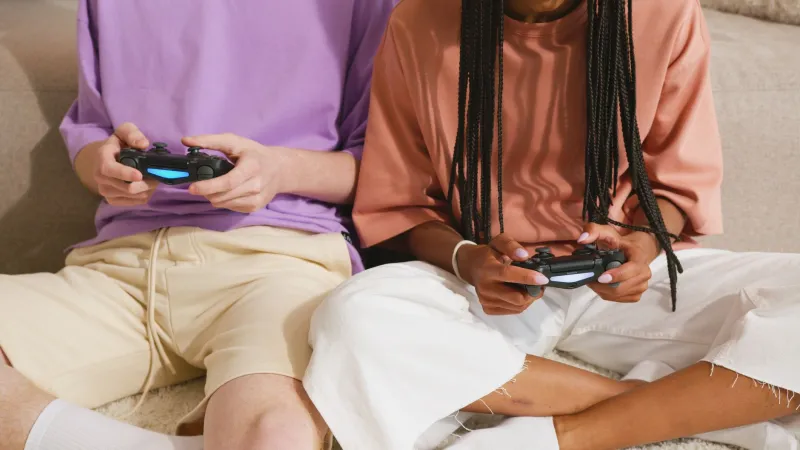 Una sola partida, mil plataformas: la revolución del crossplay que está uniendo a los jugadores españoles