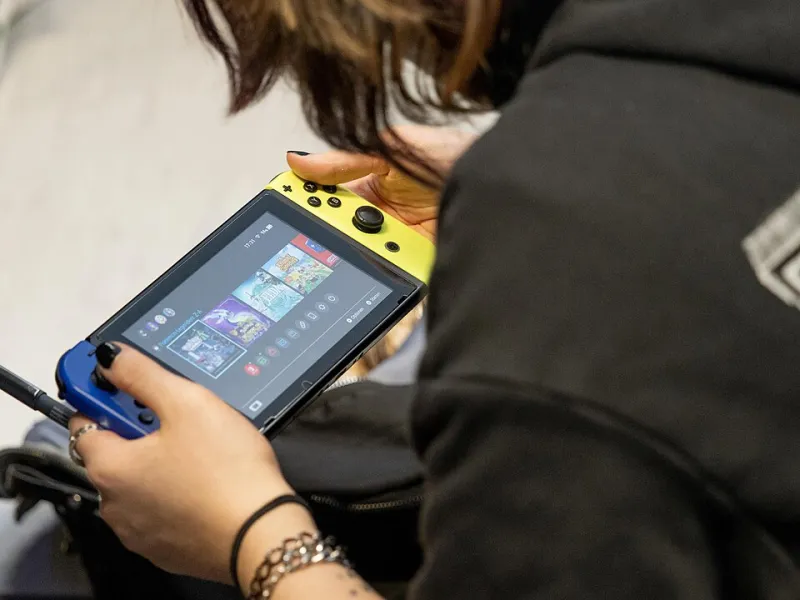 Sin wifi, sin problema: los mejores juegos portátiles para llevarte en la maleta este verano